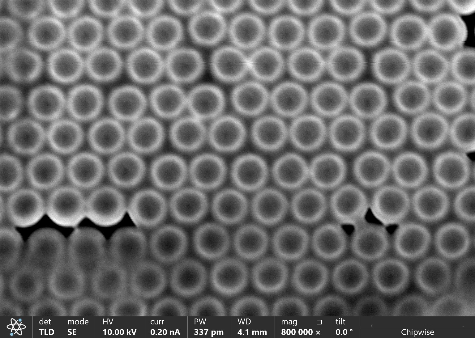SEM analysis after planar deprocessing DRAM capacitor region