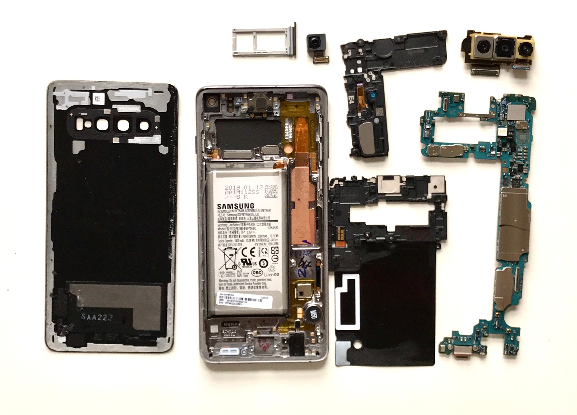 Samsung Galaxy S10 disassembly photograph
