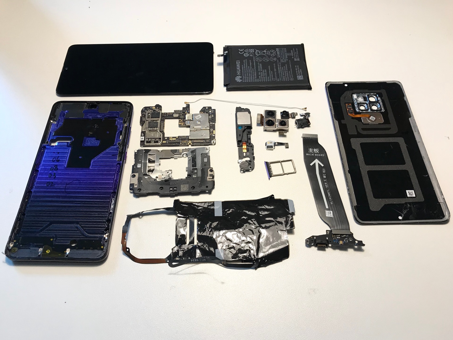 Huawei Mate 20 disassembly photograph