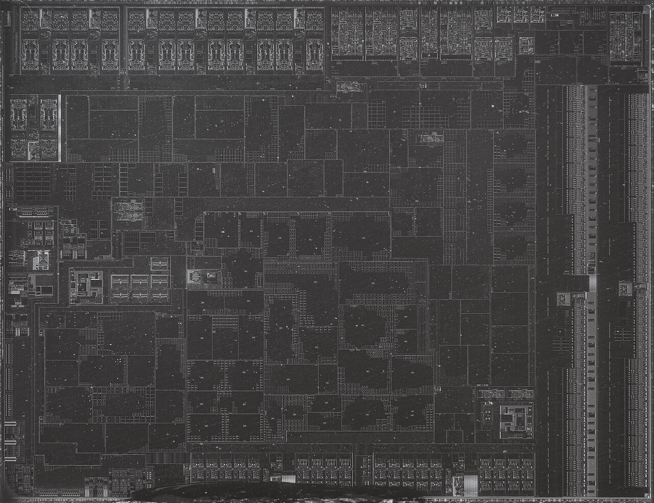 AMD Ryzen 5 9600X · I/O die — Infrared view