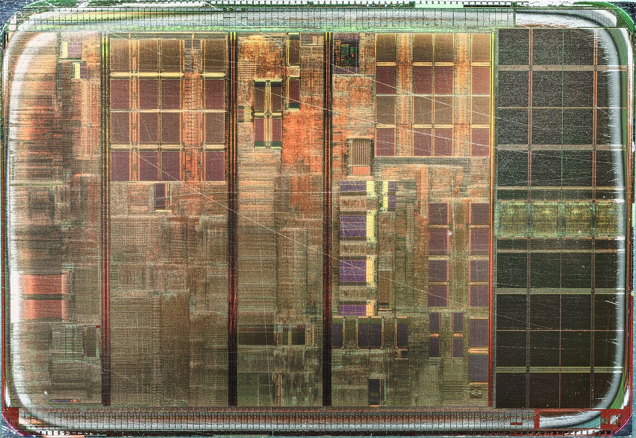AMD Athlon K7 Thunderbird A0900AMT3B AFFA 0031RPBW — Optical die photograph