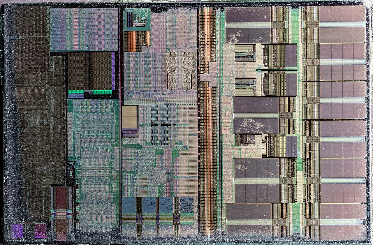 AMD K6 (Model6) 200ALYD — Optical die photograph
