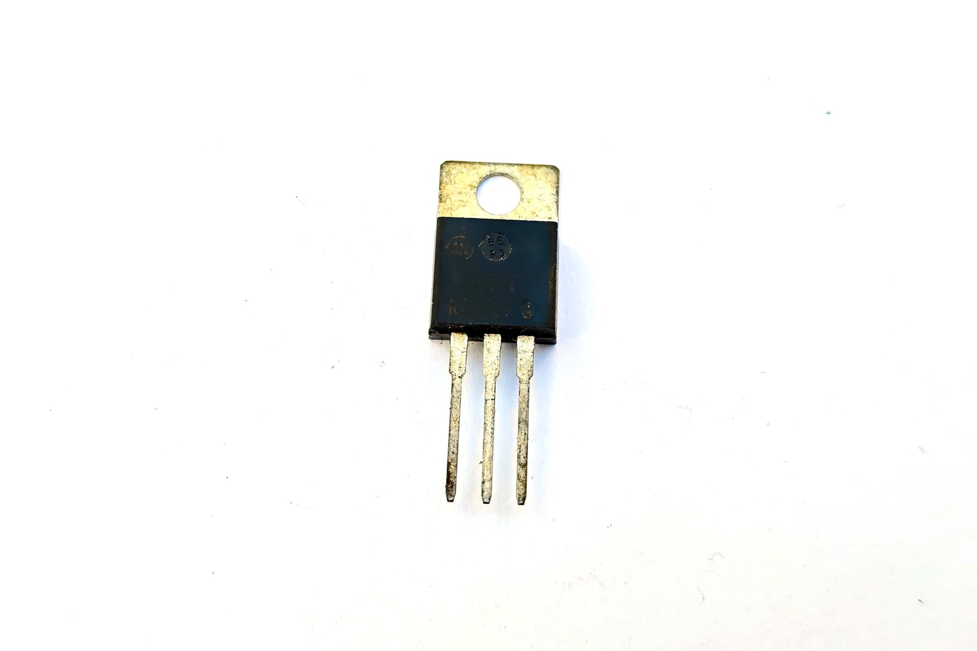 Discrete power MOSFET package with metal tab and three leads; internal die not visible