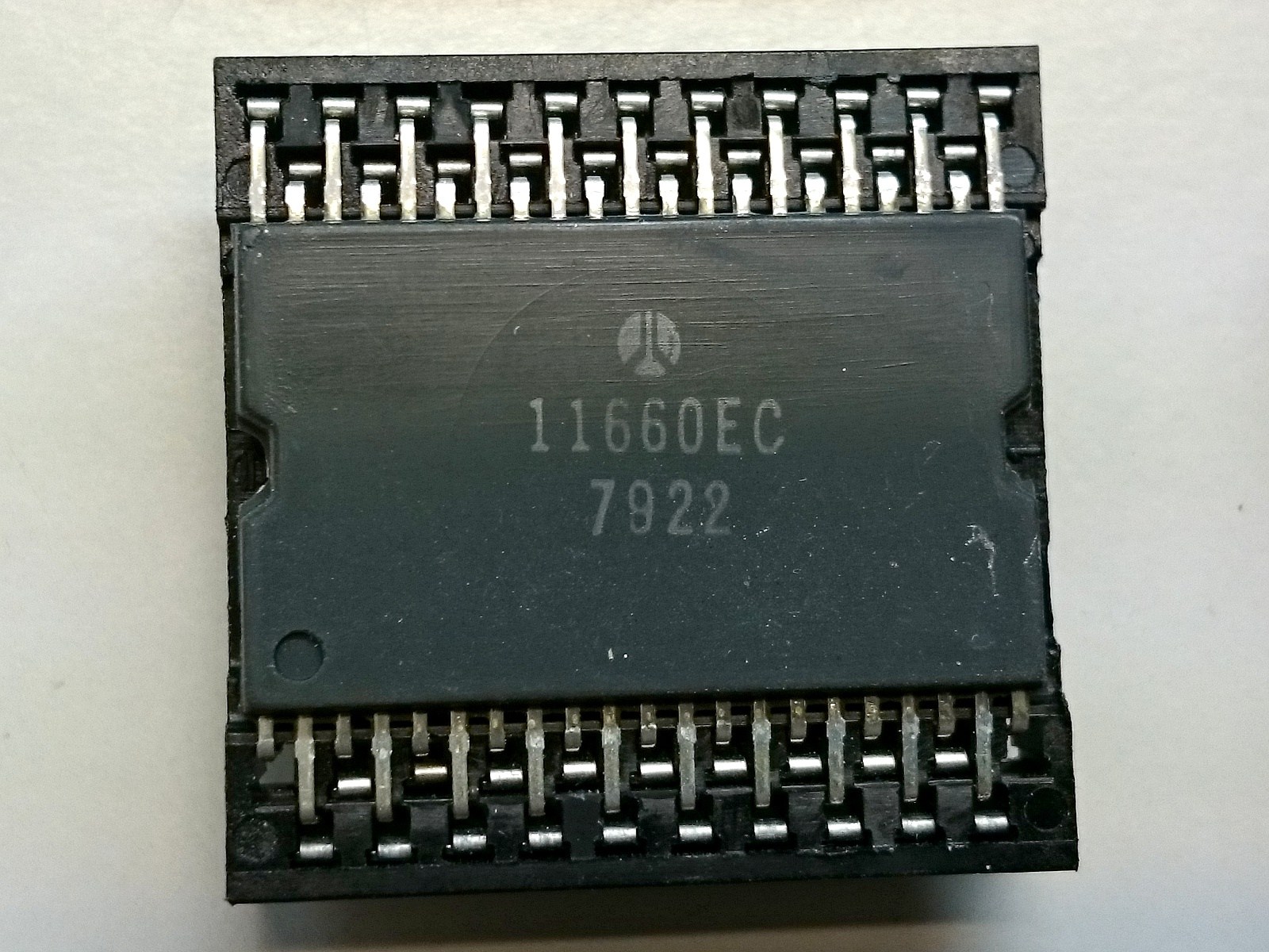 Rockwell PPS-4/2 package marked 11660EC / 7922, photographed in a socket. Package exterior; no internal circuit structure is visible.